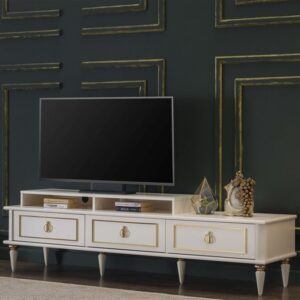 Dimensiuni Comoda TV Mistral




Lungime
(x)205cm


Latime
(Y)50.2cm


Inaltime
(Z)56.1cm




Specificatii


 	Tip: Comoda Tv Dining/Living
 	Dimensiune: 205x50.2x56.1cm
 	Culoare: Alb
 	Finisaj: Auriu
 	Soft-close