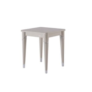 Dimensiuni Masuta Cafea Marsilya de colt




Lungime
(x)45cm


Latime
(Y)45cm


Inaltime
(Z)52.5cm




Specificatii


 	Tip: Masuta cafea de colt
 	Dimensiune: 45x45x52.5cm
 	Culoare: Gri
 	Tip picior: Picior lemn
 	Finisaj: Argintiu
