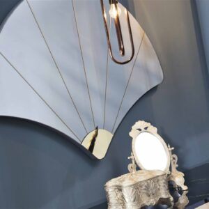Dimensiuni Oglinda Masa De Toaleta Carlino Evantai Latime (Y)100cm Inaltime (Z)70cm Specificatii Tip: Oglinda Masa de Toaleta Evantai Dimensiune: 65x85cm Finisaj Auriu
