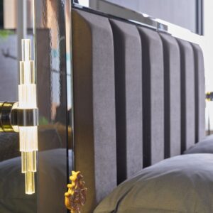 Dimensiuni Panou Noptiera Gravita




Latime
(Y)62cm


Inaltime
(Z)120cm




Specificatii


 	Tip: Panou Noptiera
 	Dimensiune: 62x120cm
 	Finisaj: Argintiu
 	iluminare LED
 	soft-touch