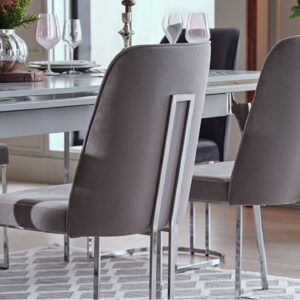 Dimensiuni Scaun cu picior metalic Loretto




Latime
(x)48cm


Adancime
(Y)45.5cm


Inaltime
(Z)94cm




Specificatii


 	Tip: Scaun Dining/Living
 	Dimensiune: 48x45.5x94cm
 	Culori: Antracit sau Gri
 	Tip picior: Picior metalic
 	Finisaj: Argintiu
 	Pachet 2 bucati