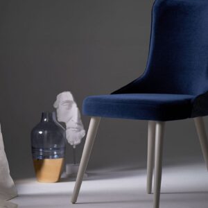 Dimensiuni Scaun Valesco




Latime
(Y)53cm


Adancime
(Z)64cm


Inaltime
(Z)98cm




Specificatii


 	Tip: Scaun Dining/Living
 	Dimensiune: 53X64x98cm
 	Culoare: Albastru
 	Tip picior: Picior rotund
 	Pachet 2 bucati
