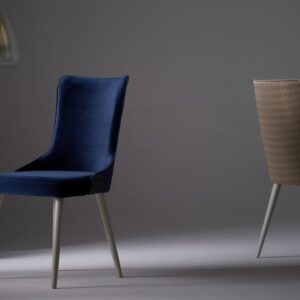 Dimensiuni Scaun Valesco




Latime
(Y)53cm


Adancime
(Z)64cm


Inaltime
(Z)98cm




Specificatii


 	Tip: Scaun Dining/Living
 	Dimensiune: 53X64x98cm
 	Culoare: Bej
 	Tip picior: Picior rotund
 	Pachet 2 bucati