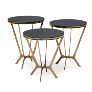Oferă un aer modern datorită materialelor și finisajelor sale de calitate, dar și a designului delicat. Măsuțele aduc un aer elegant și sofisticat in orice locuință, fiind piesa de rezistență în orice decor. Cadrul și picioarele măsuțelor sunt foarte rezistente, prezentând un finisaj elegant din metal, ce poate fi personalizat în nuanțe de auriu, argintiu sau bronz.